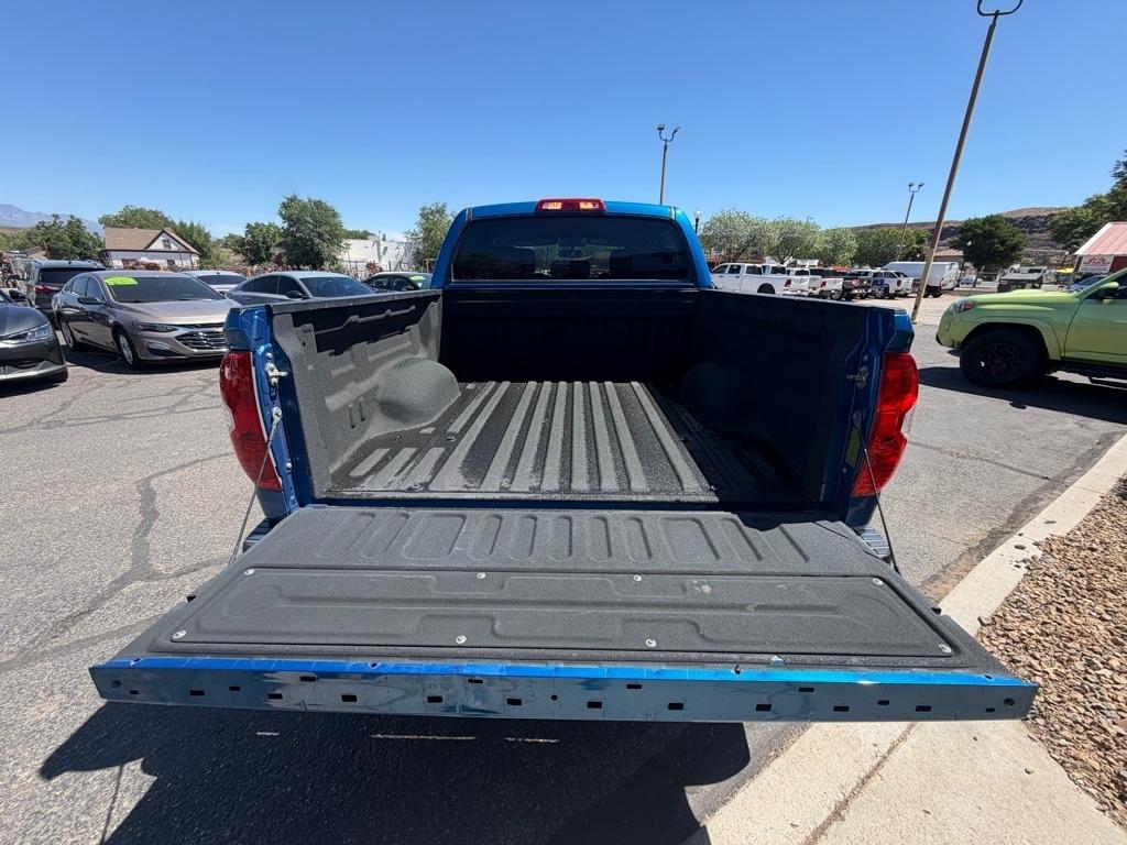 Toyota Tundra SR5 5.7L V8 FFV CrewMax 4WD 2017
