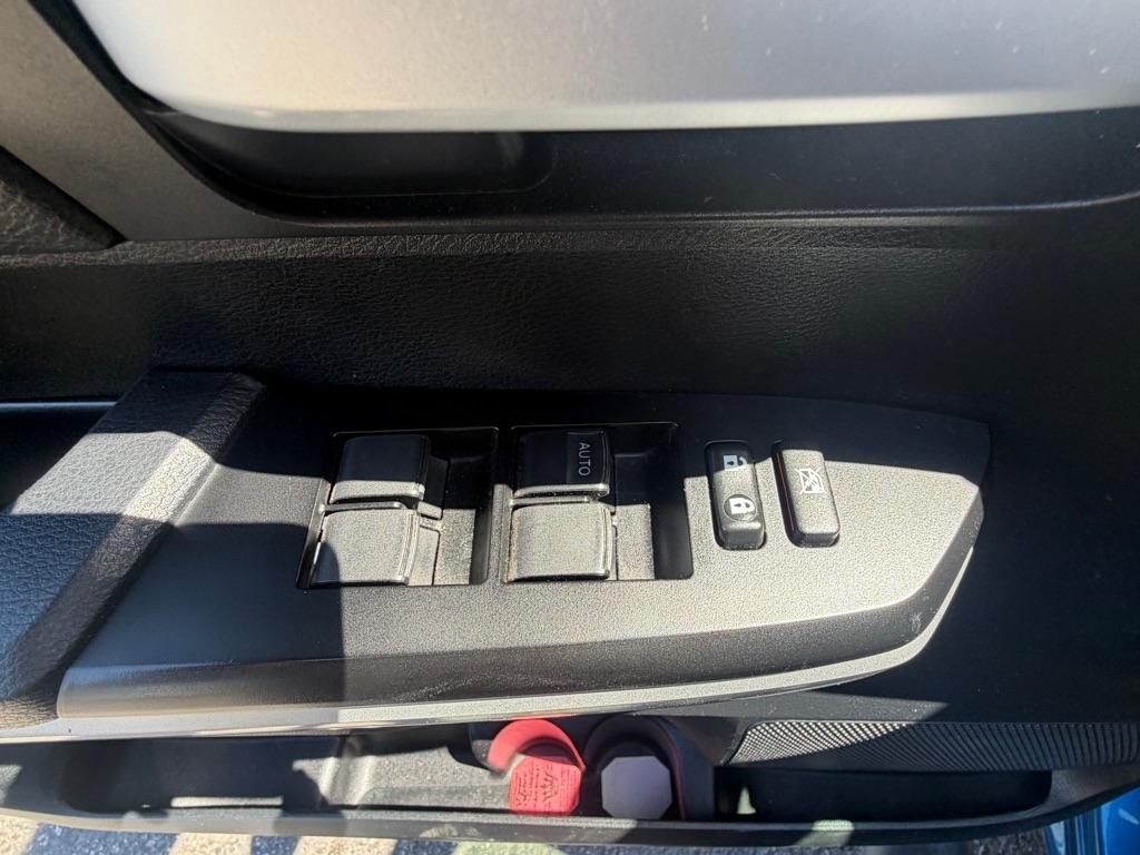 Toyota Tundra SR5 5.7L V8 FFV CrewMax 4WD 2017