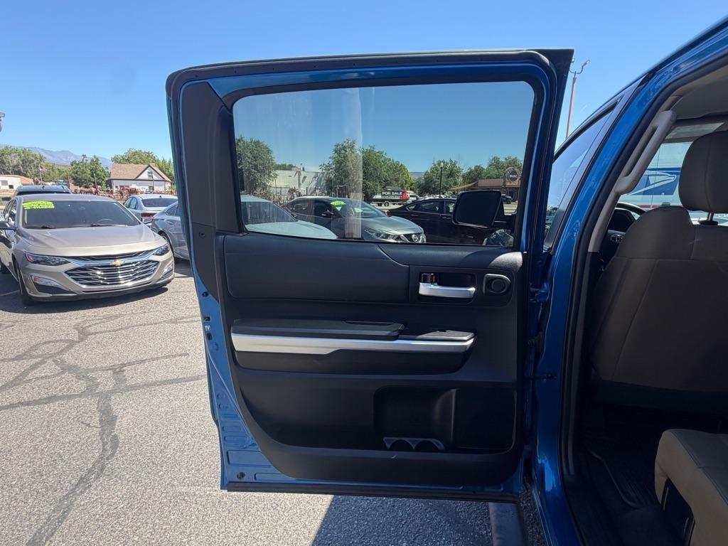 Toyota Tundra SR5 5.7L V8 FFV CrewMax 4WD 2017
