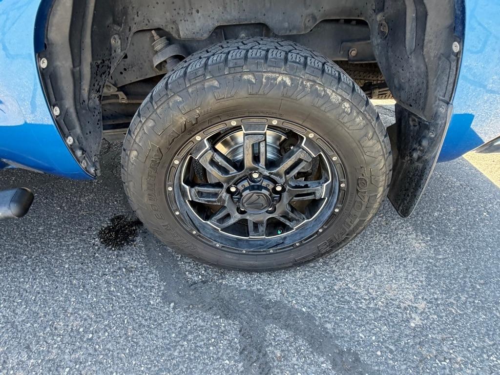 Toyota Tundra SR5 5.7L V8 FFV CrewMax 4WD 2017
