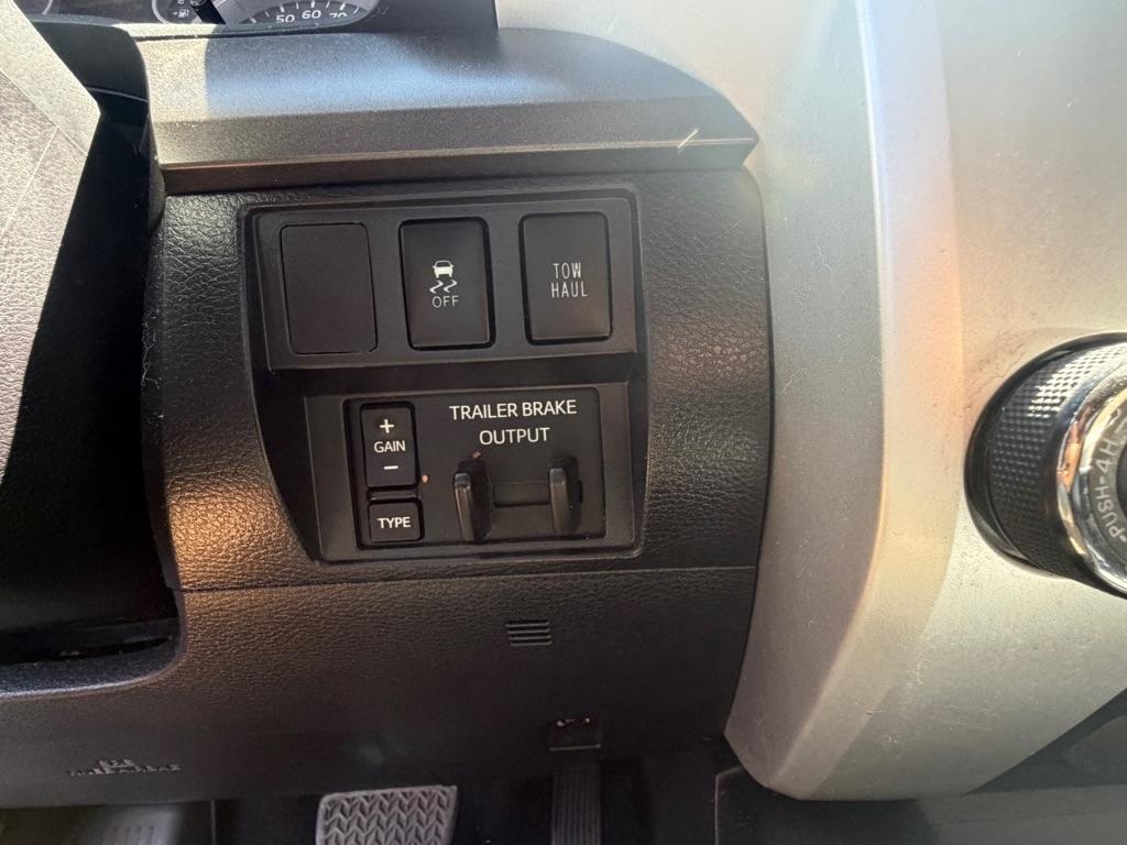 Toyota Tundra SR5 5.7L V8 FFV CrewMax 4WD 2017