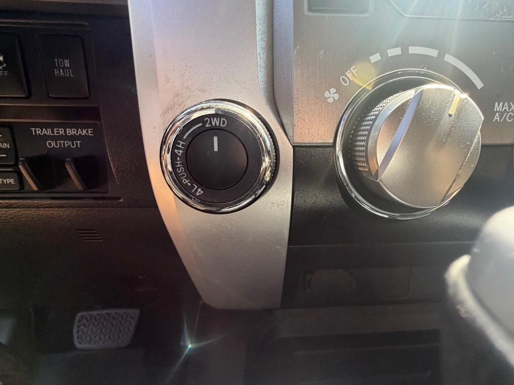 Toyota Tundra SR5 5.7L V8 FFV CrewMax 4WD 2017