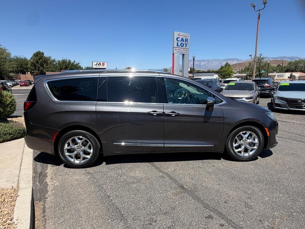 Chrysler Pacifica Limited 2017