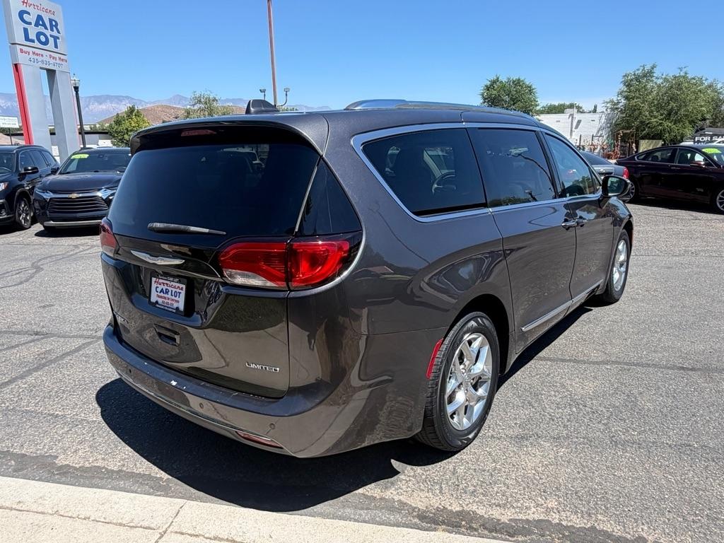 Chrysler Pacifica Limited 2017