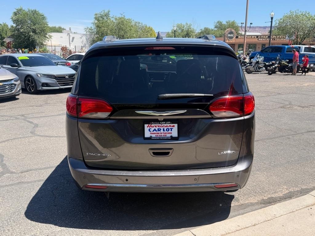 Chrysler Pacifica Limited 2017