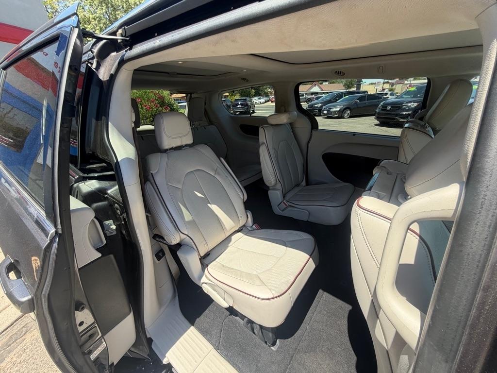 Chrysler Pacifica Limited 2017