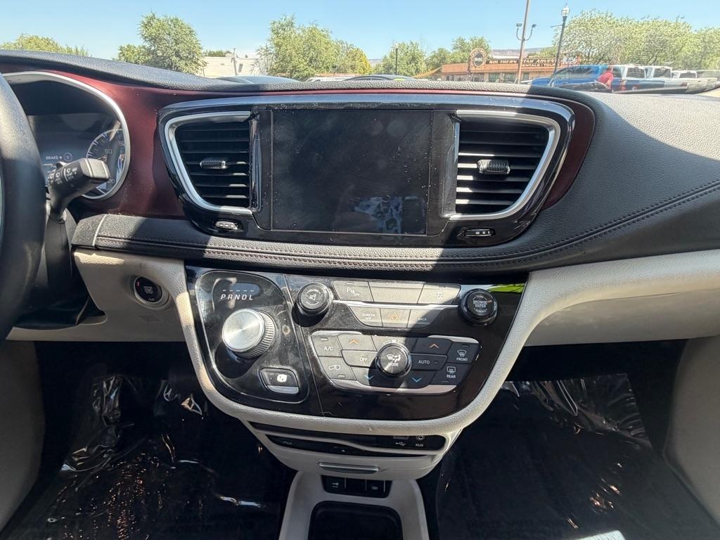 Chrysler Pacifica Limited 2017