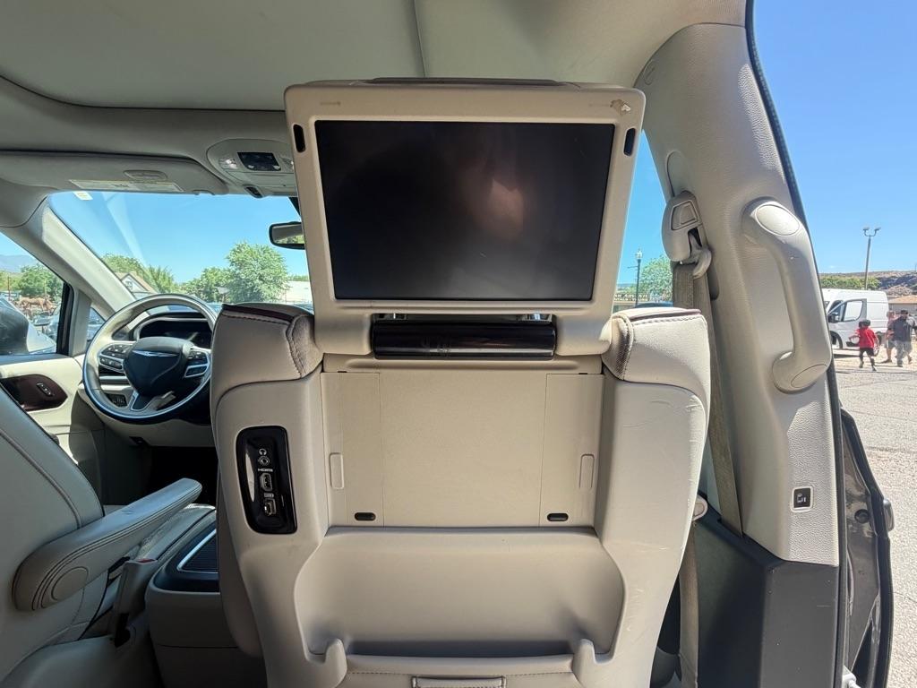 Chrysler Pacifica Limited 2017