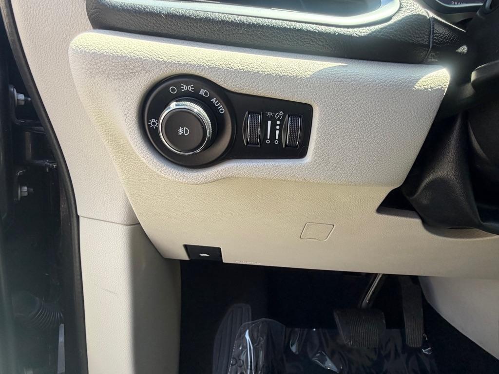 Chrysler Pacifica Limited 2017