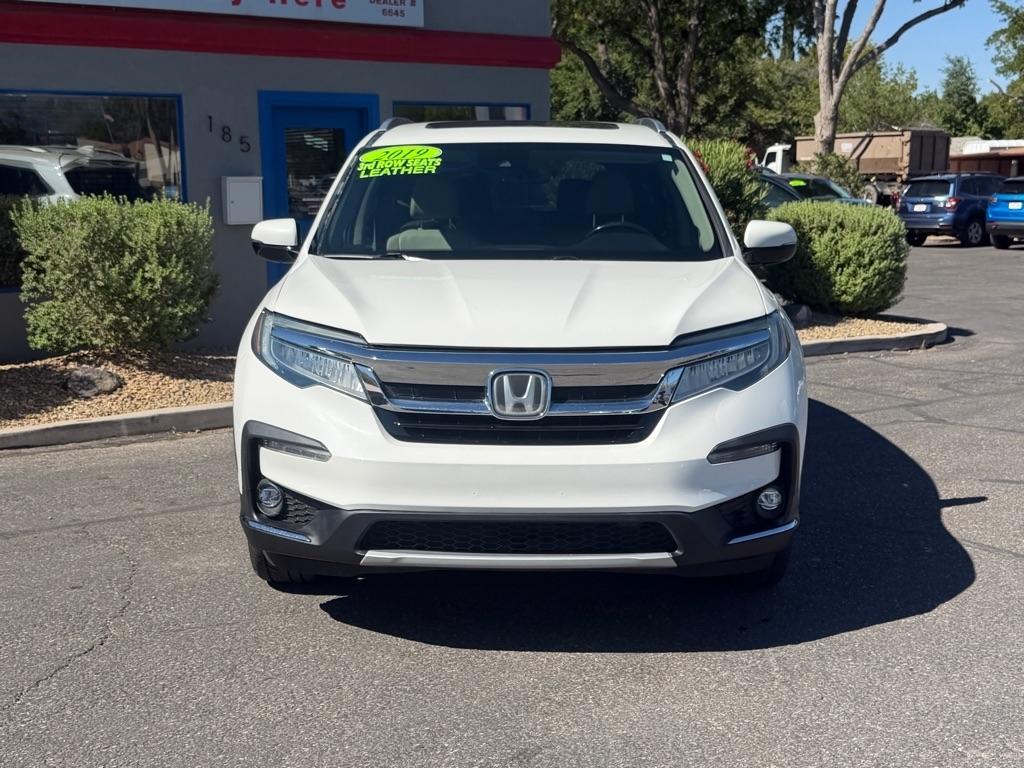 Honda Pilot Touring w/Rear Captain's Chairs AWD 2019