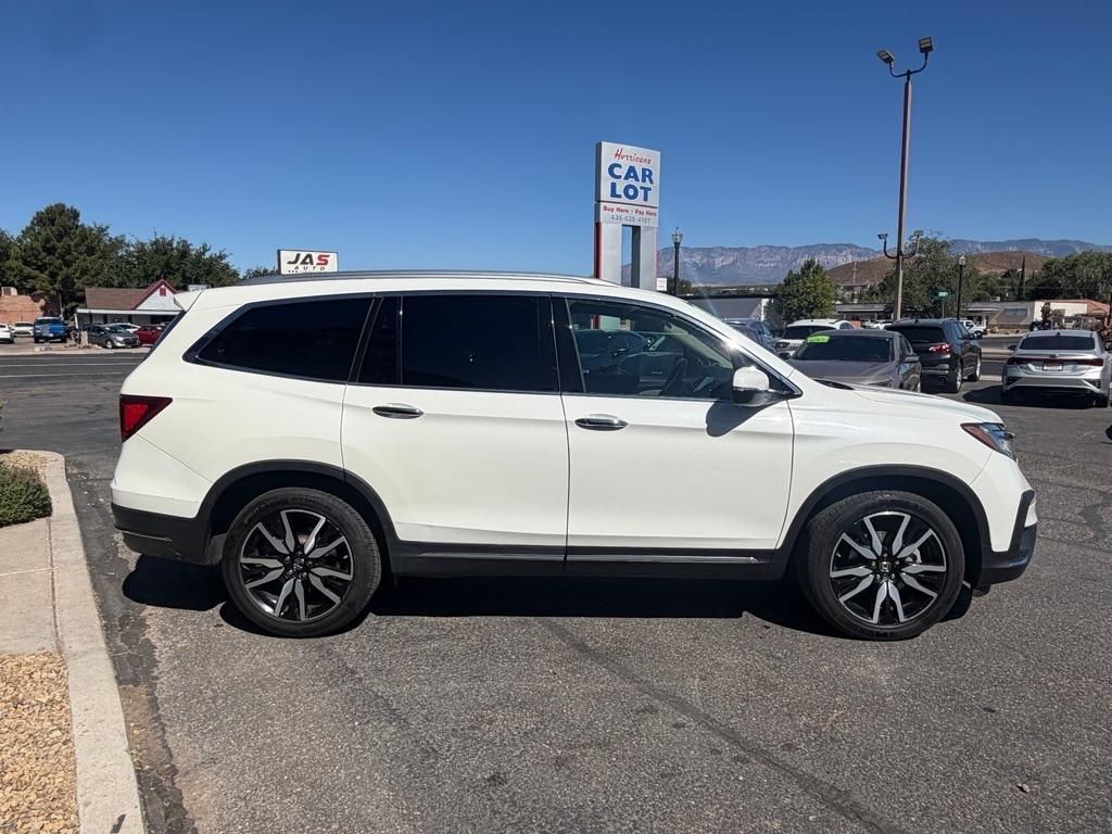 Honda Pilot Touring w/Rear Captain's Chairs AWD 2019