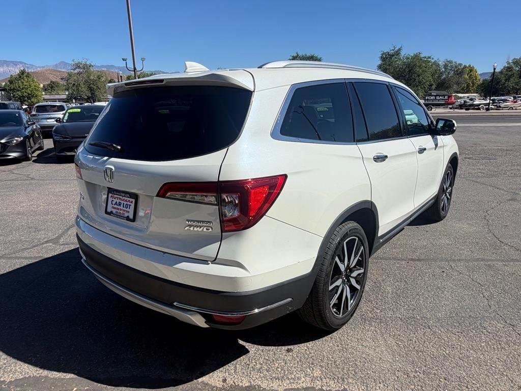 Honda Pilot Touring w/Rear Captain's Chairs AWD 2019