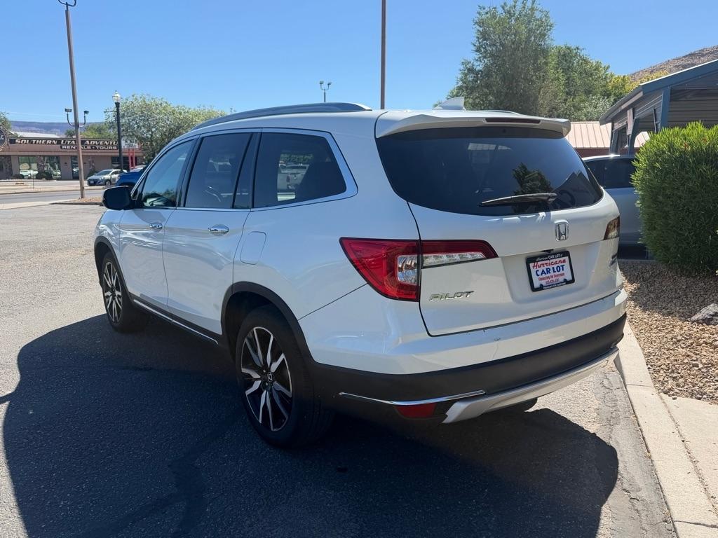 Honda Pilot Touring w/Rear Captain's Chairs AWD 2019