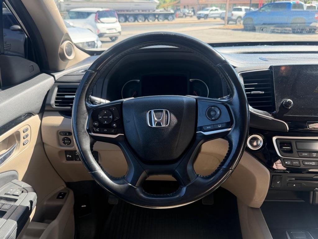 Honda Pilot Touring w/Rear Captain's Chairs AWD 2019