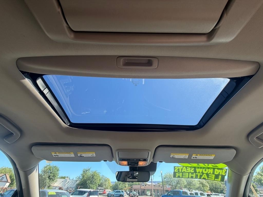 Honda Pilot Touring w/Rear Captain's Chairs AWD 2019