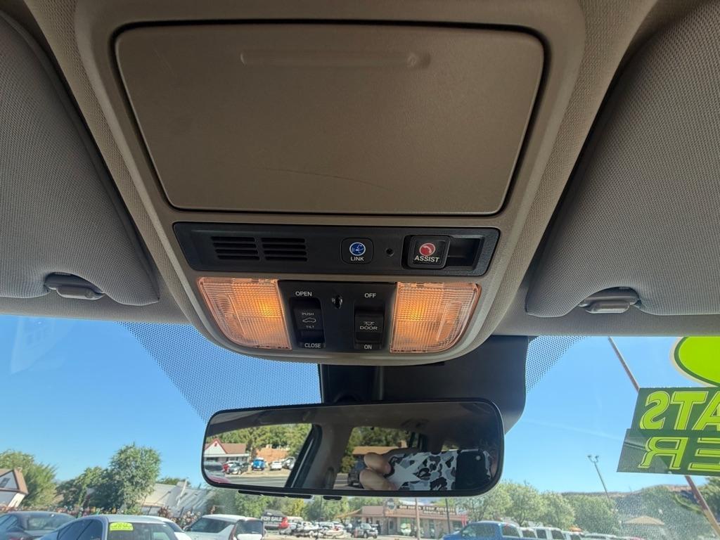 Honda Pilot Touring w/Rear Captain's Chairs AWD 2019
