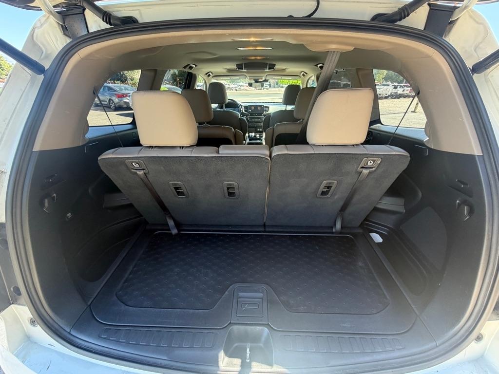 Honda Pilot Touring w/Rear Captain's Chairs AWD 2019