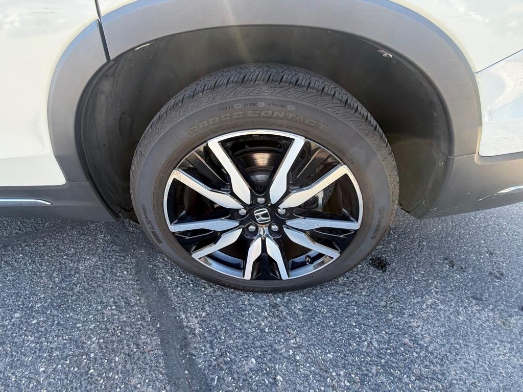 Honda Pilot Touring w/Rear Captain's Chairs AWD 2019