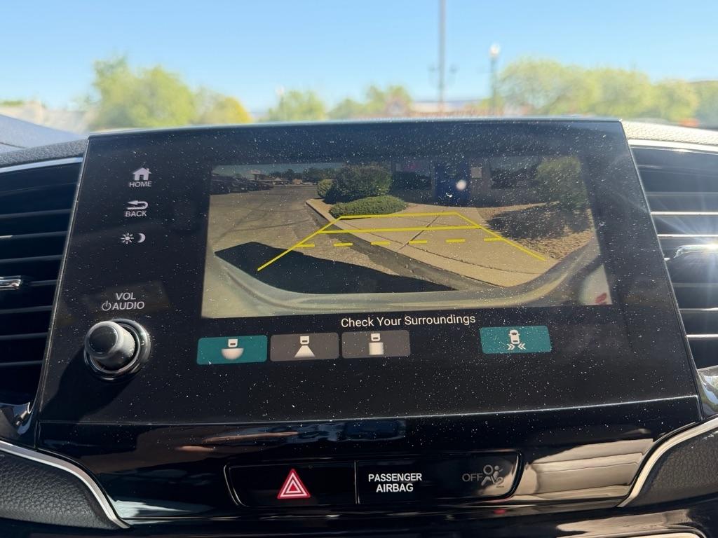Honda Pilot Touring w/Rear Captain's Chairs AWD 2019