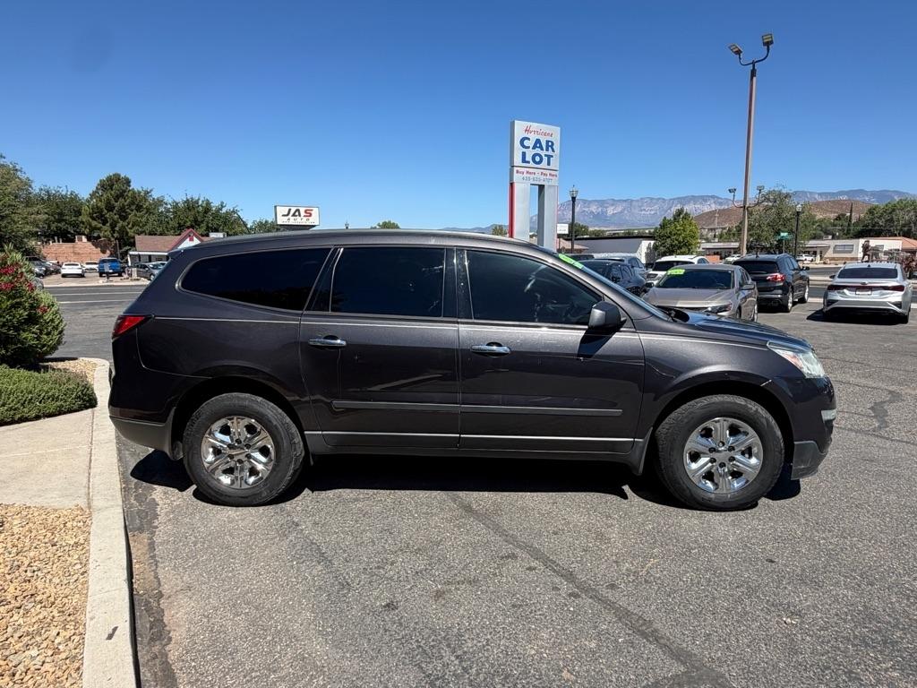 Chevrolet Traverse LS FWD w/PDC 2015