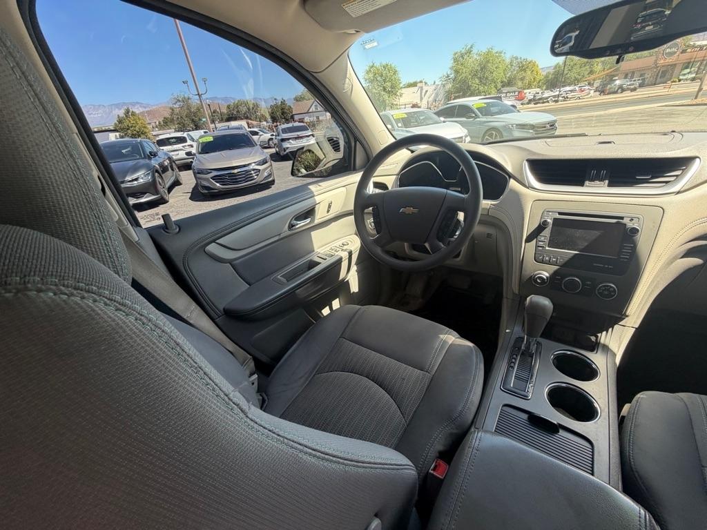 Chevrolet Traverse LS FWD w/PDC 2015