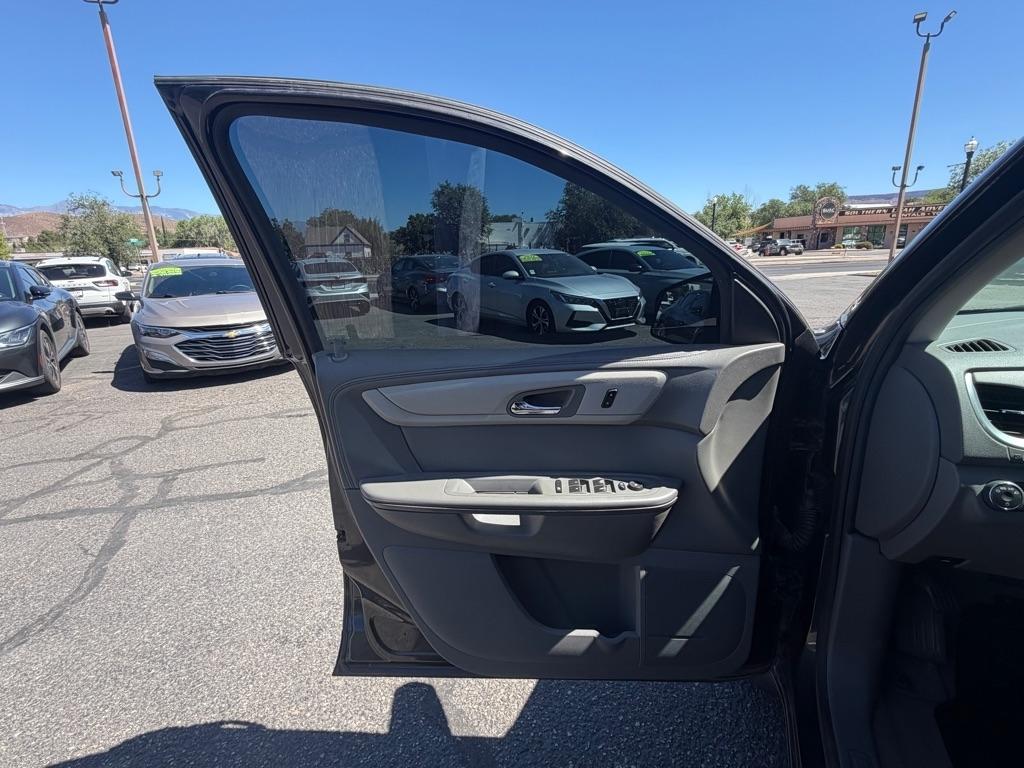 Chevrolet Traverse LS FWD w/PDC 2015