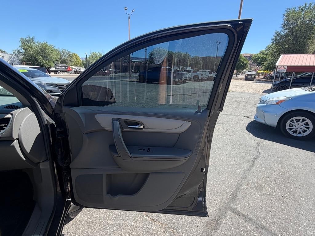 Chevrolet Traverse LS FWD w/PDC 2015