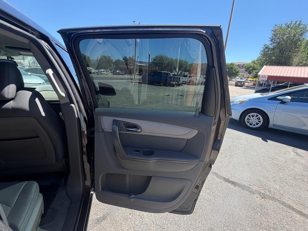 Chevrolet Traverse LS FWD w/PDC 2015