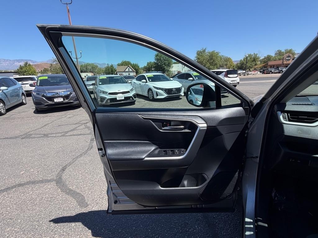 Toyota RAV4 XLE 2019