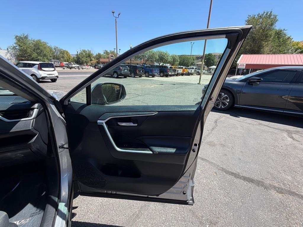 Toyota RAV4 XLE 2019