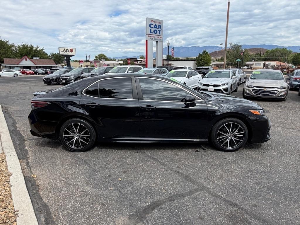 Toyota Camry SE 2023