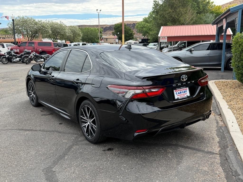 Toyota Camry SE 2023