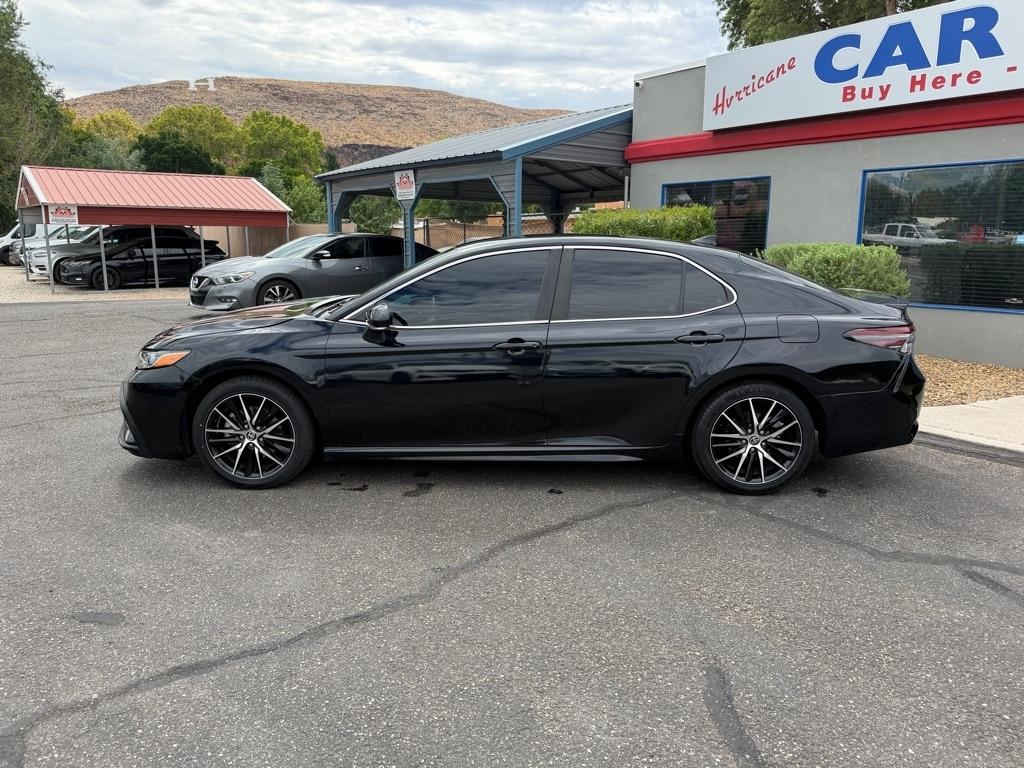 Toyota Camry SE 2023