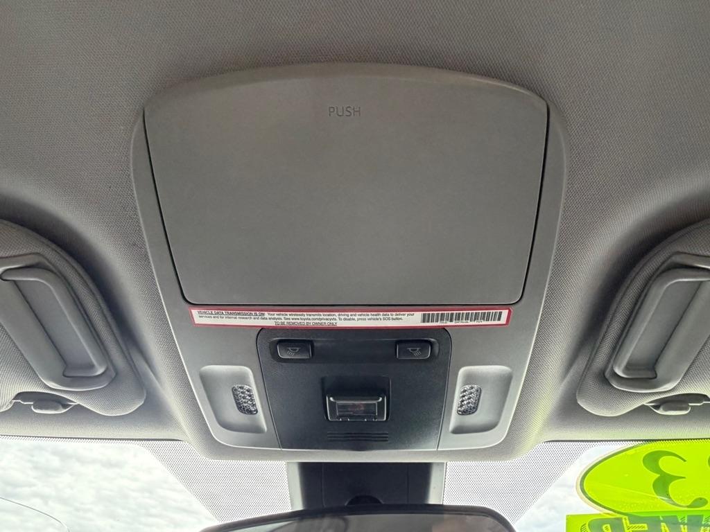 Toyota Camry SE 2023