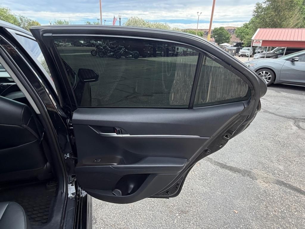 Toyota Camry SE 2023