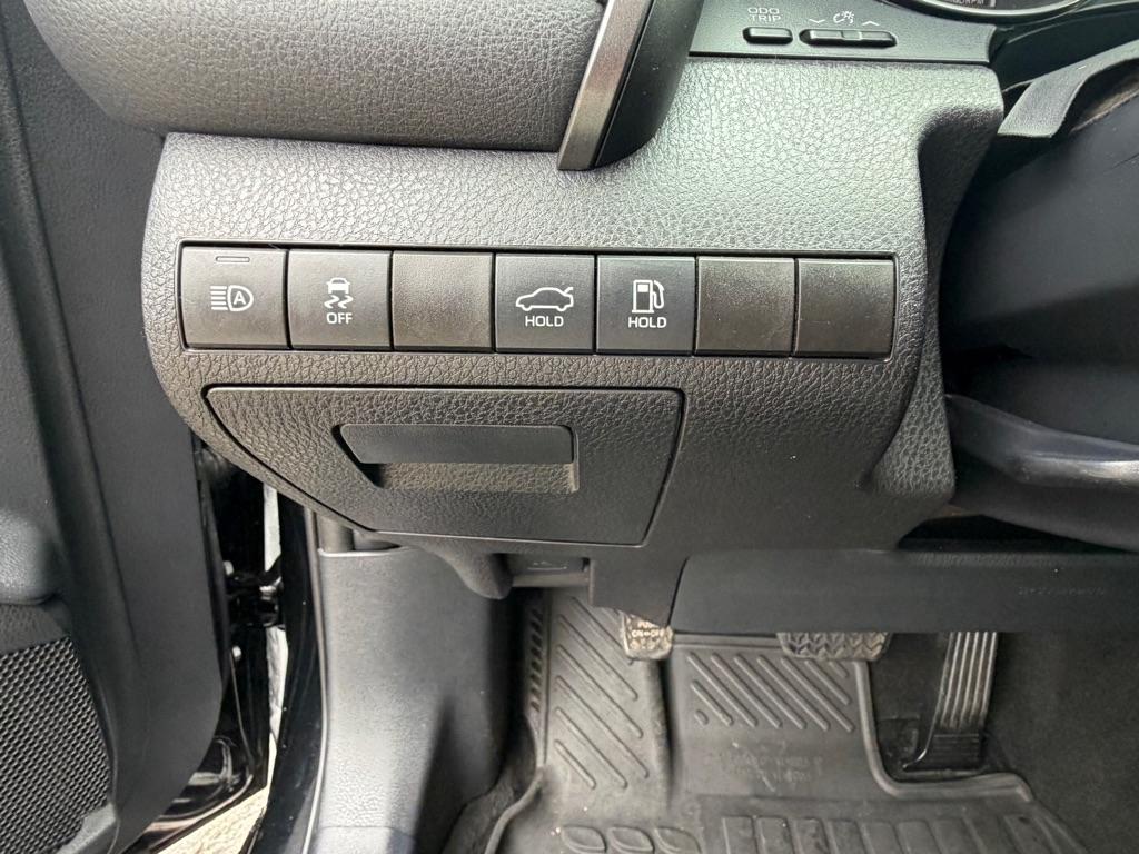 Toyota Camry SE 2023