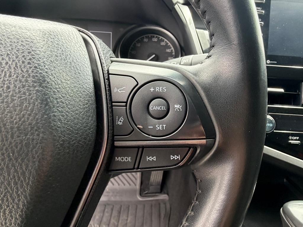 Toyota Camry SE 2023