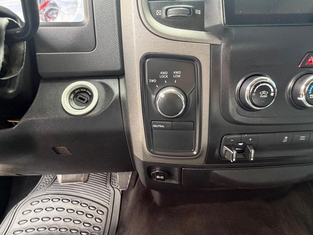 RAM 1500 Tradesman Crew Cab SWB 4WD 2014
