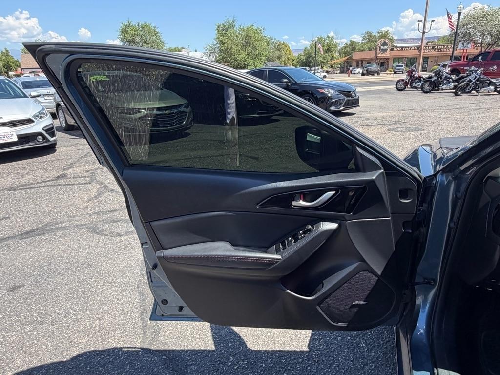 Mazda MAZDA3 I Grand Touring AT 4-Door 2015