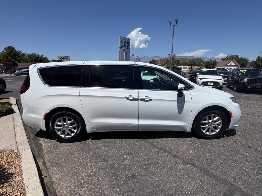 Chrysler Pacifica Touring L 2023