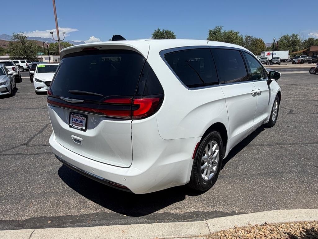 Chrysler Pacifica Touring L 2023