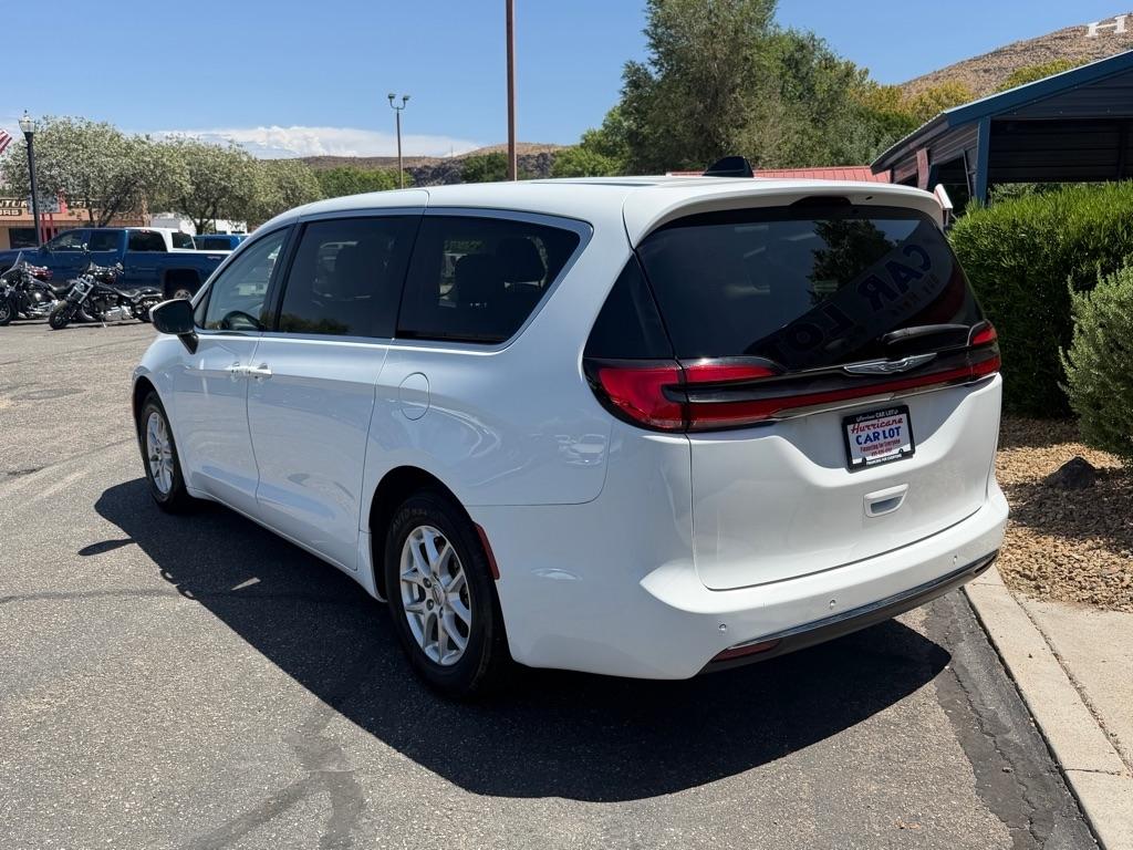 Chrysler Pacifica Touring L 2023
