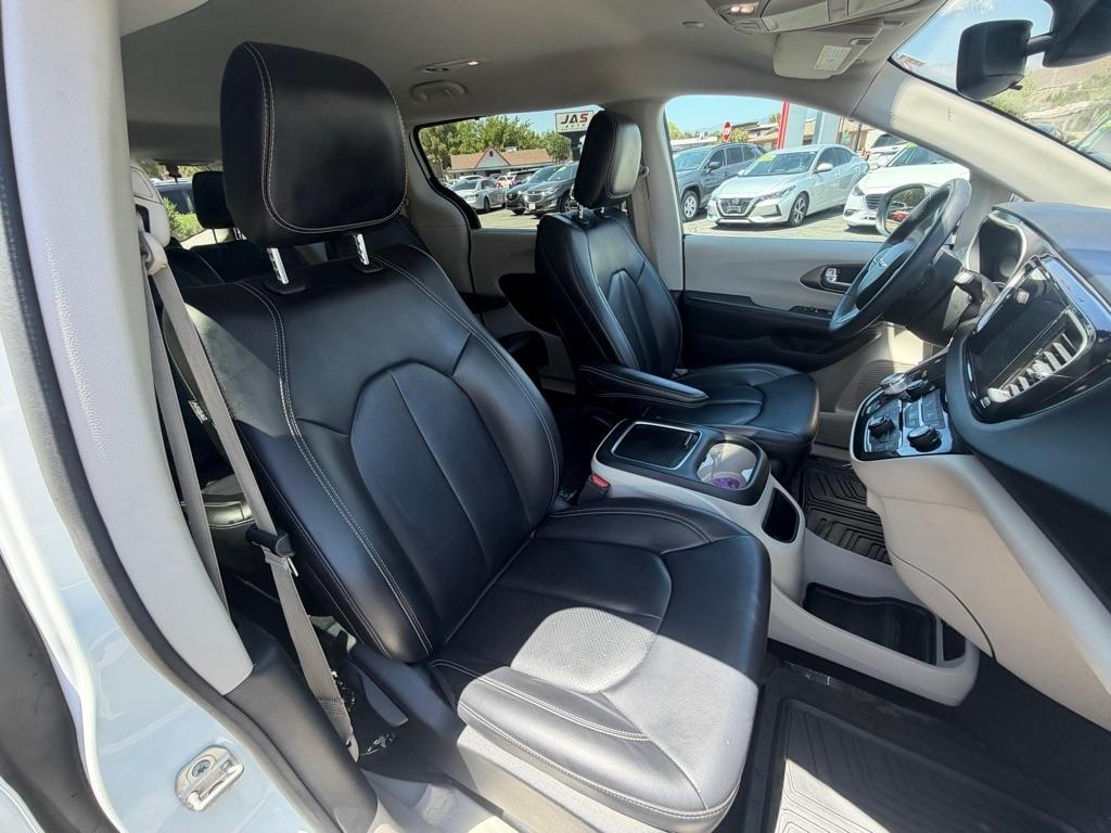 Chrysler Pacifica Touring L 2023