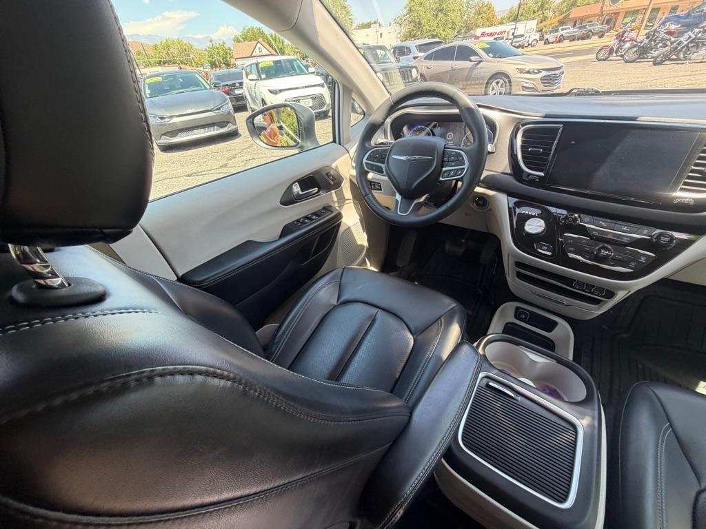 Chrysler Pacifica Touring L 2023