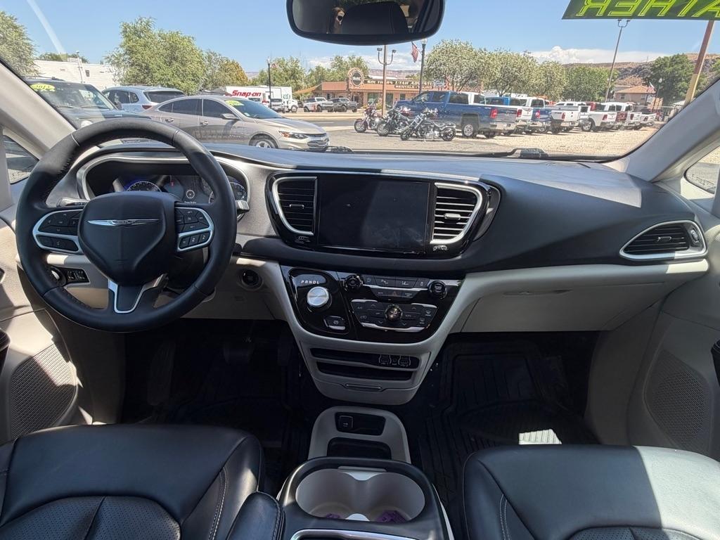 Chrysler Pacifica Touring L 2023