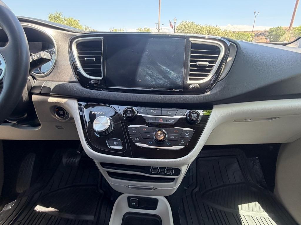 Chrysler Pacifica Touring L 2023