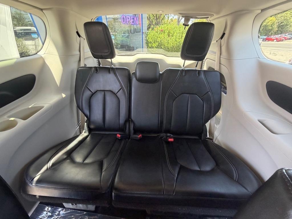 Chrysler Pacifica Touring L 2023