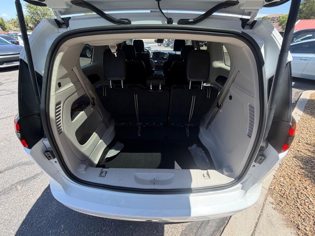 Chrysler Pacifica Touring L 2023