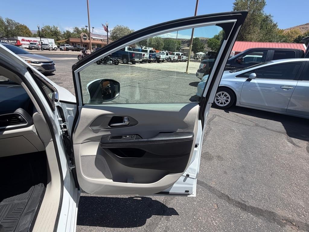 Chrysler Pacifica Touring L 2023