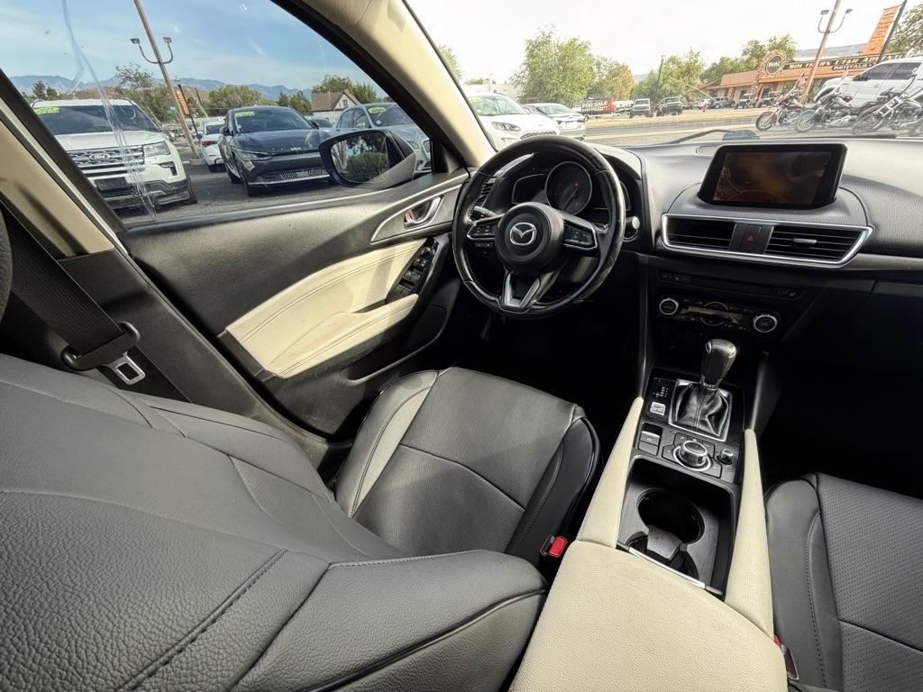 Mazda MAZDA3 s Grand Touring AT 4-Door 2017